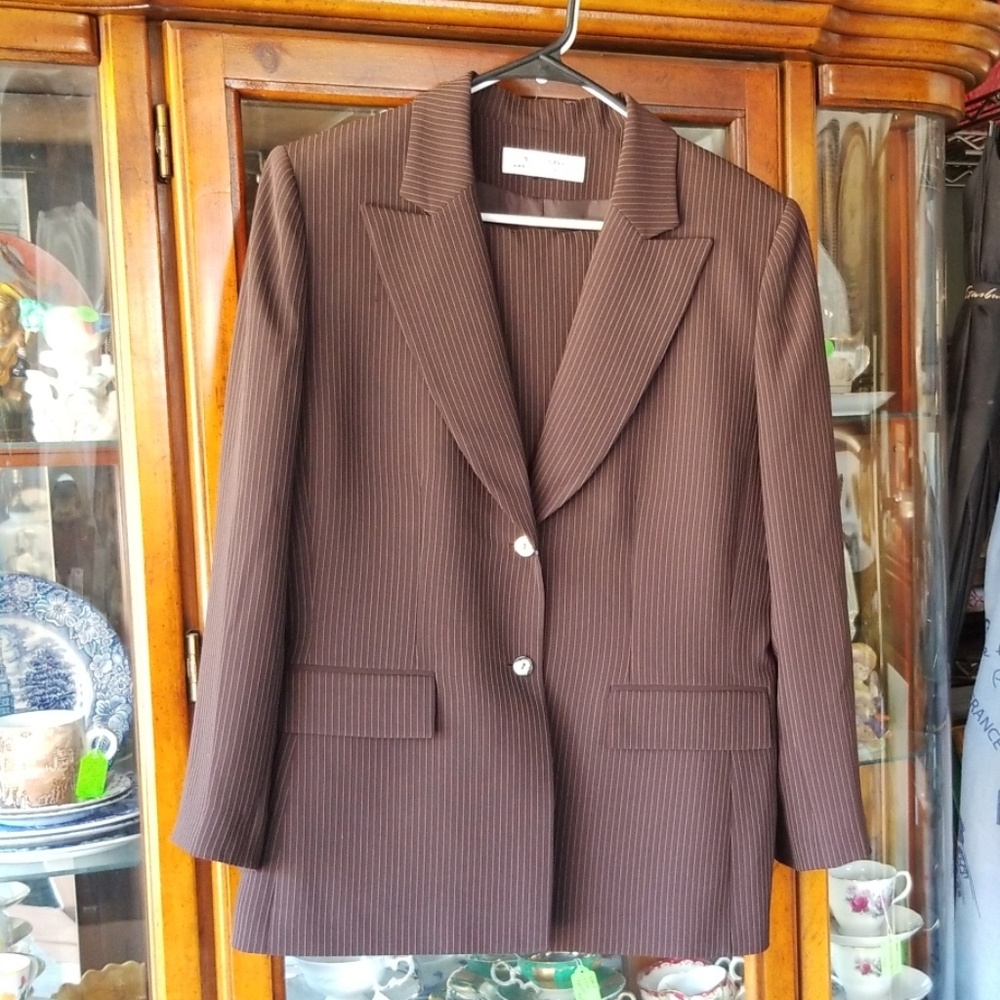 Tahari Business Suit Women's Size 14 Arthur S Levi